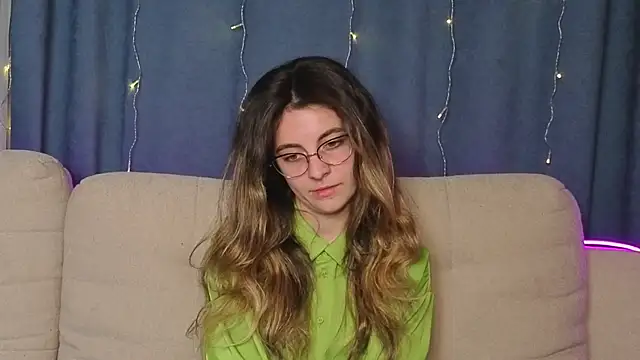 CasandraMickell online show from November 13, 2025, 8:19 pm