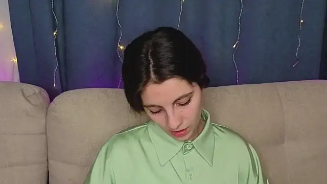 CasandraMickell online show from November 14, 2025, 4:17 pm