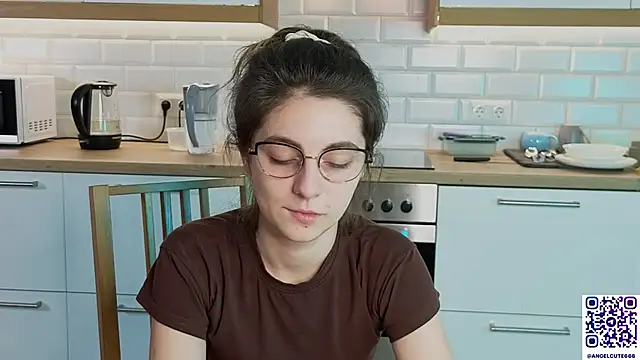 CasandraMickell online show from November 28, 2025, 10:01 pm