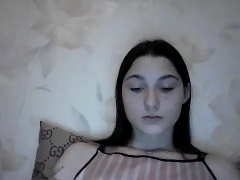 a alessia online show from November 17, 2025, 5:52 pm