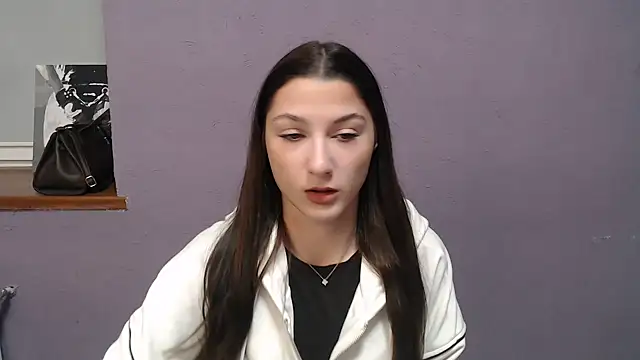 a alessia online show from November 27, 2025, 7:43 am