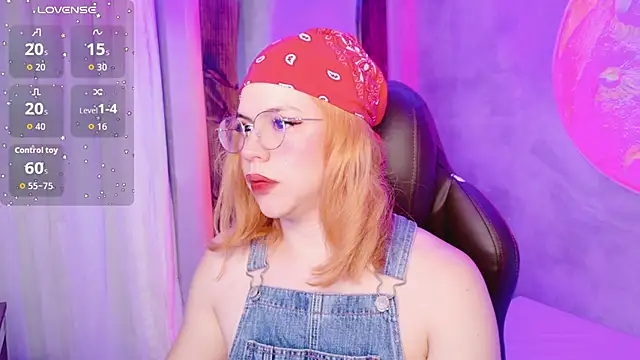 sussiestrawberry online show from November 28, 2025, 10:18 am