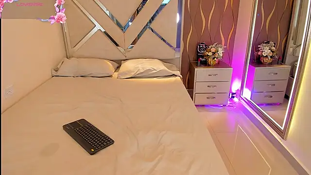 iam nicolle online show from November 1, 2025, 1:46 pm