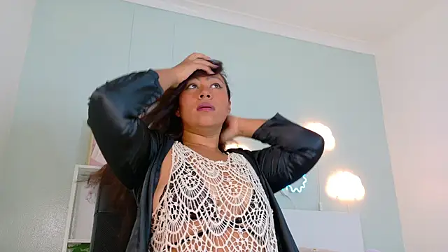 SeleneGibson   online show from November 18, 2025, 7:18 pm