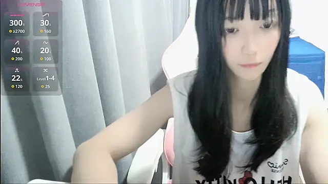 xiaoxiao--baby online show from November 10, 2025, 10:42 pm