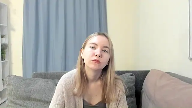 Snapshot of CathyHeximer chatting on December 15, 2025, 8:18 am CathyHeximer online show from December 15, 2025, 8:18 am