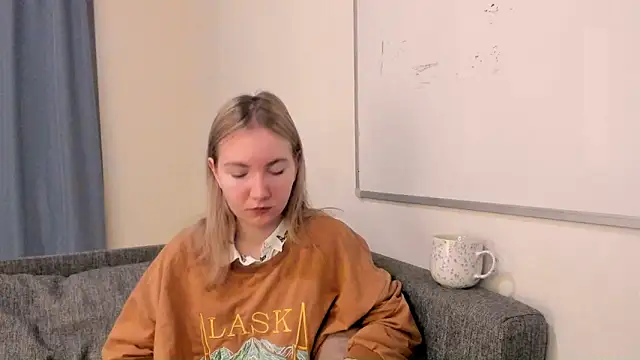 Snapshot of CathyHeximer chatting on December 18, 2025, 8:31 am CathyHeximer online show from December 18, 2025, 8:31 am