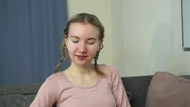 Snapshot of CathyHeximer chatting on December 23, 2025, 7:39 am CathyHeximer online show from December 23, 2025, 7:39 am