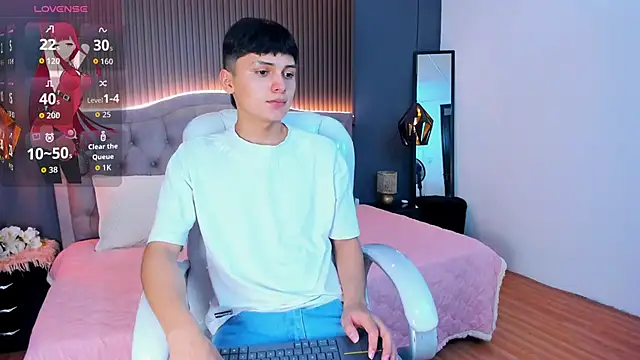 Maxii18  online show from October 31, 2025, 6:42 pm