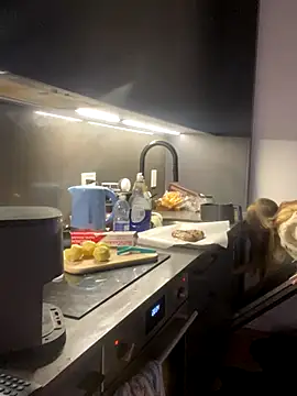 elliepixie online show from December 20, 2025, 1:34 am