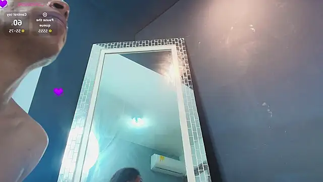 NaomiQueents online show from November 28, 2025, 2:42 pm