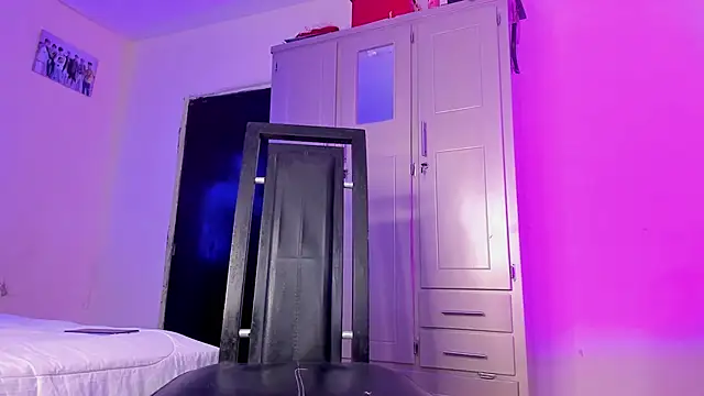 briana hot03 online show from November 27, 2025, 6:21 pm