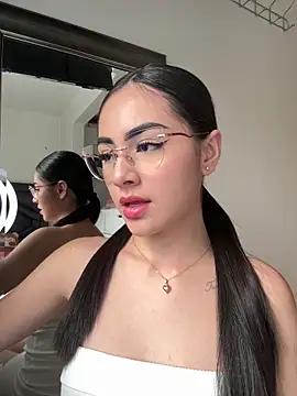 IslaCole online show from February 11, 2026, 10:04 pm