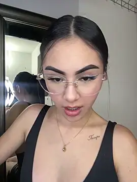 IslaCole online show from March 10, 2026, 11:10 pm