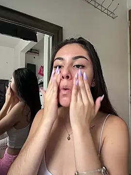 IslaCole online show from April 6, 2026, 6:53 pm