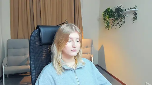 LisaRais online show from October 25, 2025, 9:28 am