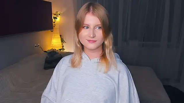 LisaRais online show from October 31, 2025, 9:16 pm