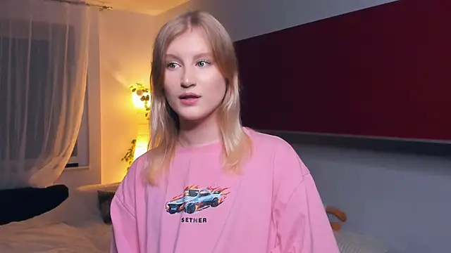 LisaRais online show from November 10, 2025, 8:30 pm