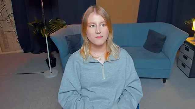 LisaRais online show from November 12, 2025, 8:41 pm