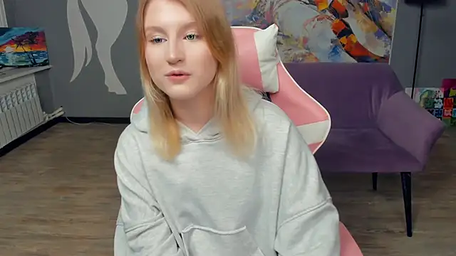 LisaRais online show from November 13, 2025, 8:41 pm