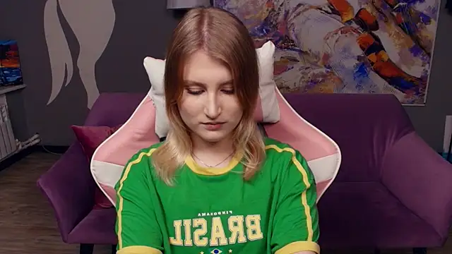 LisaRais online show from November 15, 2025, 8:49 pm