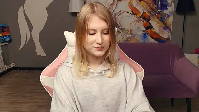 LisaRais online show from November 16, 2025, 8:47 pm