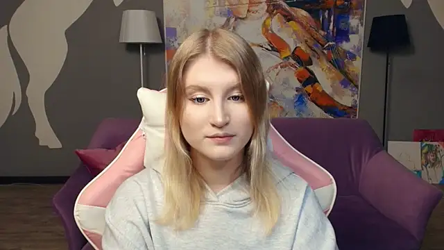 LisaRais online show from November 19, 2025, 8:31 pm