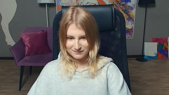 LisaRais online show from November 30, 2025, 8:24 pm