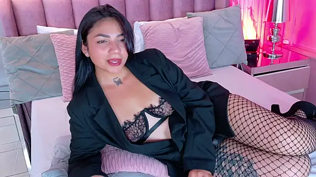 Snapshot of LaurenBecker_ chatting on May 14, 2026, 10:49 pm LaurenBecker online show from May 14, 2026, 10:49 pm