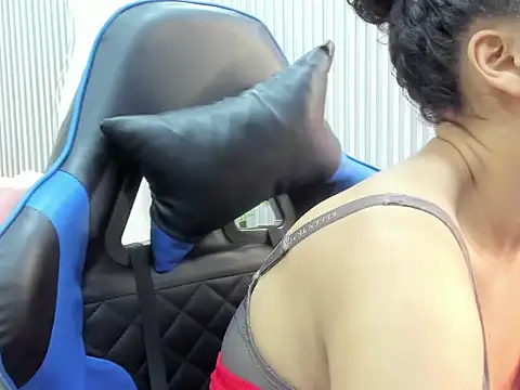 agata18  online show from December 2, 2025, 12:21 pm