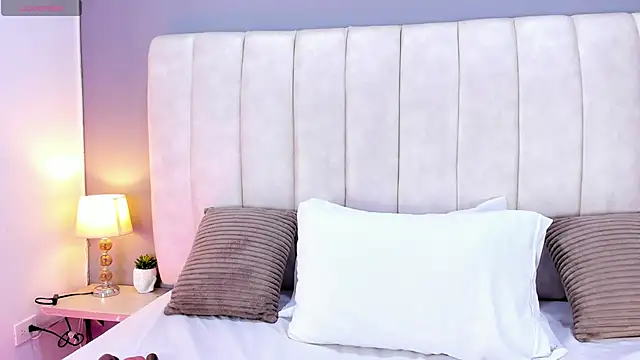 GiiselMejia online show from December 2, 2025, 11:59 am