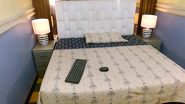 Gigi Mills online show from December 3, 2025, 1:53 pm