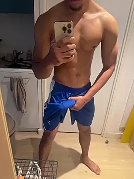 Snapshot of bigDickParis92 chatting on October 23, 2025, 2:16 pm bigDickParis92 online show from October 23, 2025, 2:16 pm