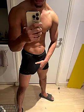 Snapshot of bigDickParis92 chatting on October 24, 2025, 9:44 pm bigDickParis92 online show from October 24, 2025, 9:44 pm