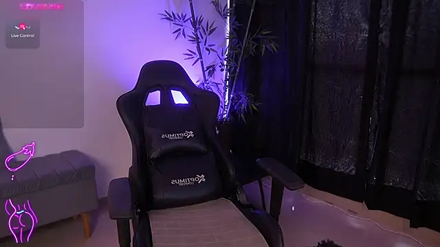 JessicaPratt online show from April 21, 2026, 9:39 pm