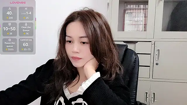 Ella-61 online show from November 3, 2025, 12:13 am