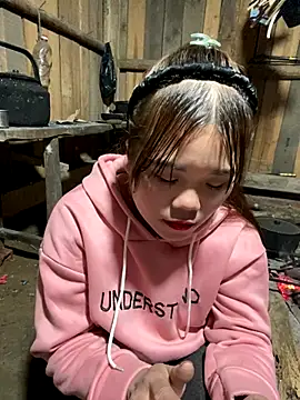 nachi-baby online show from November 30, 2025, 1:37 pm