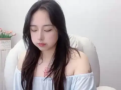 Love-hanzaizai718 online show from October 25, 2025, 6:57 pm