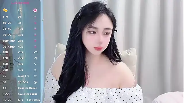 Love-hanzaizai718 online show from April 14, 2026, 1:28 pm