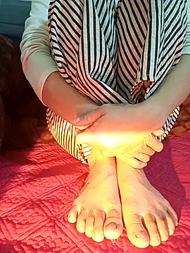 Cherry Le02 online show from November 23, 2025, 3:34 pm