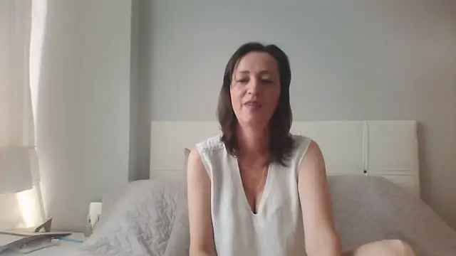 Snapshot of ArianaStarr chatting on June 1, 2026, 7:10 am ArianaStarr online show from June 1, 2026, 7:10 am