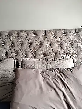 IndianLara online show from April 21, 2026, 1:28 pm