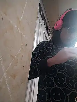 Sakura  Love  online show from November 3, 2025, 9:16 pm