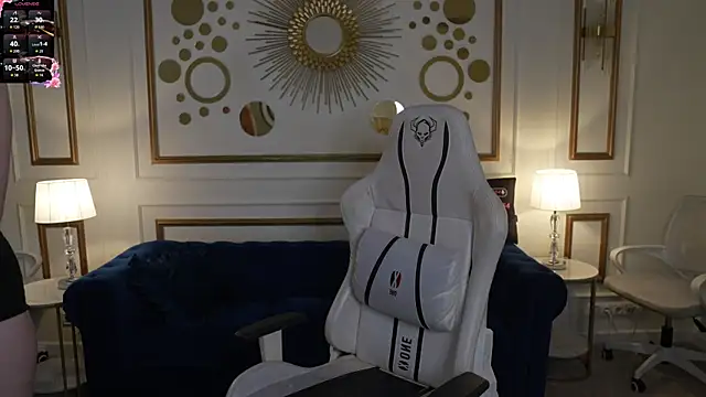 Lila Anderson online show from November 18, 2025, 11:14 am