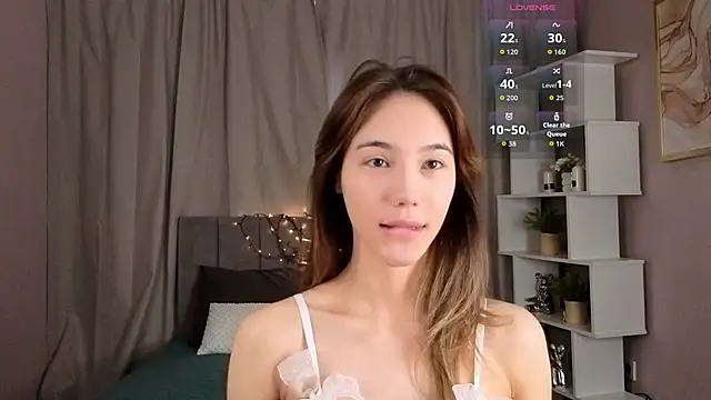 Snapshot of LilCatalia chatting on May 9, 2026, 4:28 am LilCatalia online show from May 9, 2026, 4:28 am