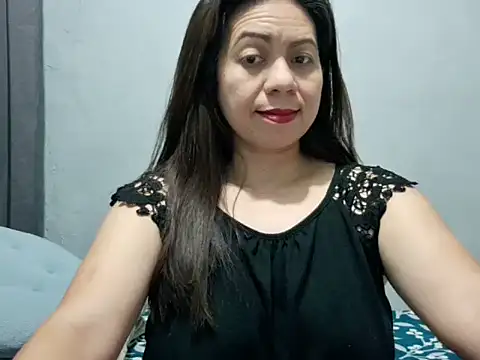 xxxHoneyBee29 online show from June 3, 2026, 10:15 pm