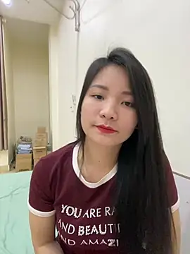 Bee Yellow00 online show from February 27, 2026, 4:56 am