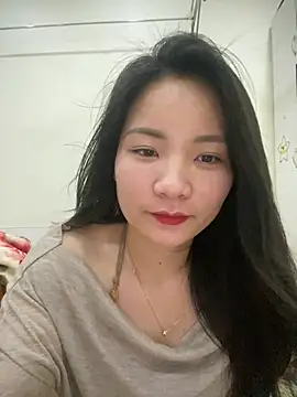 Bee Yellow00 online show from March 23, 2026, 4:27 am