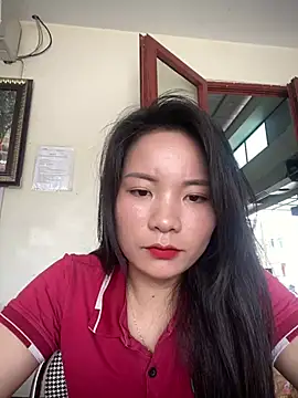 Bee Yellow00 online show from April 21, 2026, 2:51 am