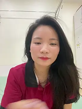 Bee Yellow00 online show from June 19, 2026, 7:34 am